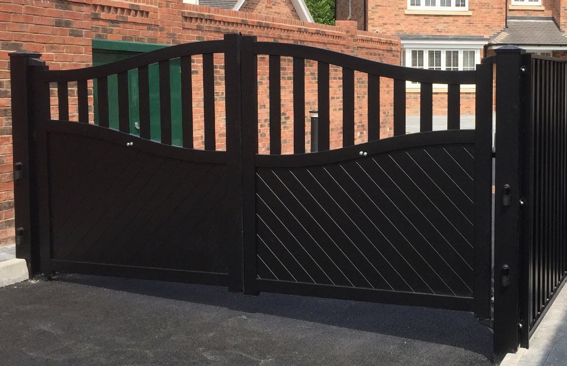 Double Swing Gate – Solid diagonal infill bell-curved top